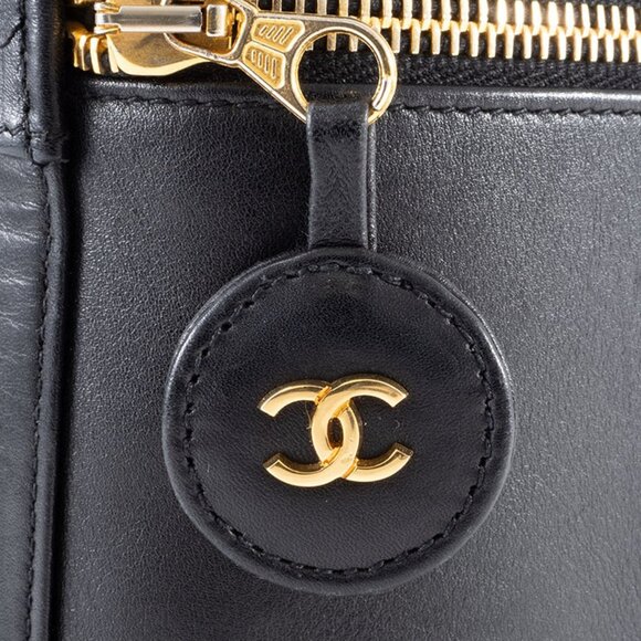 CHANEL Black Lambskin Leather Pouch - Picture 6 of 16